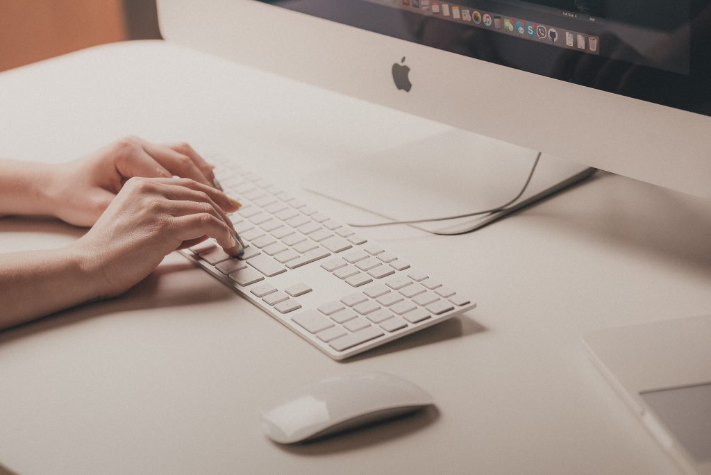 Person using an iMac